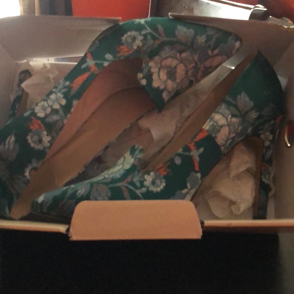 Shoes - Picture 2 of 2